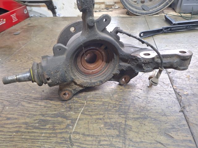 bontott RENAULT MASTER Bal első Csonkállvány Kerékaggyal