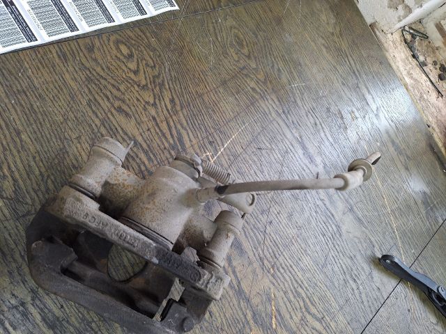 bontott RENAULT MASTER Bal hátsó Féknyereg Munkahengerrel