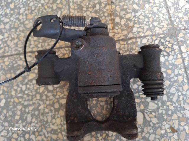 bontott RENAULT MASTER Jobb hátsó Féknyereg Munkahengerrel