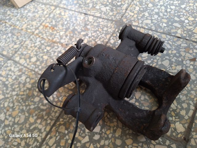 bontott RENAULT MASTER Jobb hátsó Féknyereg Munkahengerrel