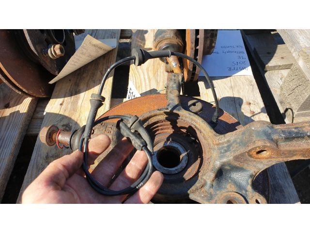 bontott RENAULT MASTER Bal első Csonkállvány Kerékaggyal