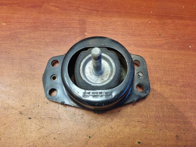 bontott RENAULT MASTER Motor Tartó Bak Jobb