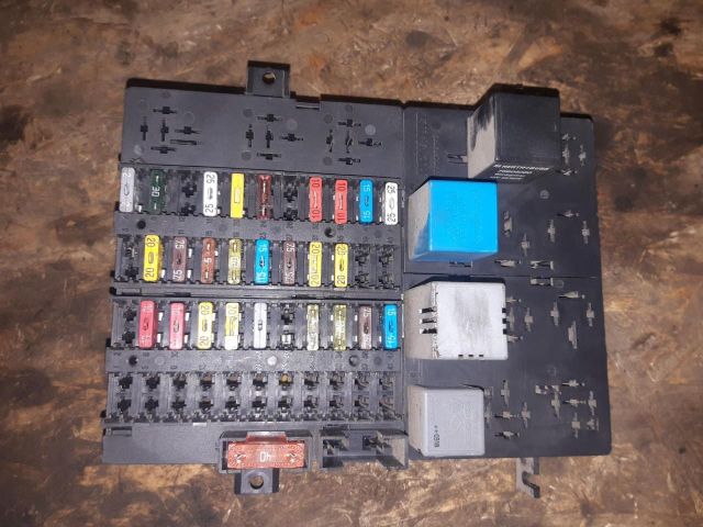 bontott RENAULT MASTER Biztosítéktábla Motortér