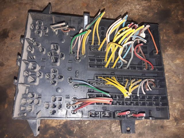 bontott RENAULT MASTER Biztosítéktábla Motortér