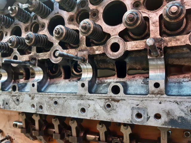 bontott RENAULT MASTER Hengerfej