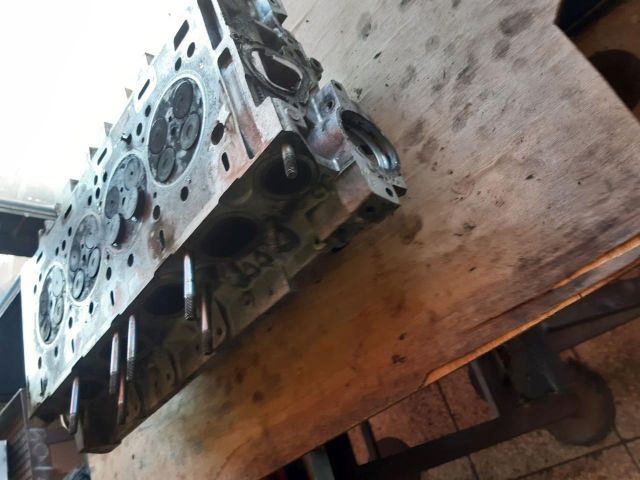 bontott RENAULT MASTER Hengerfej