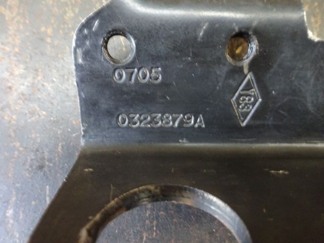 bontott RENAULT MASTER Motor Tartó Bak (Fém)