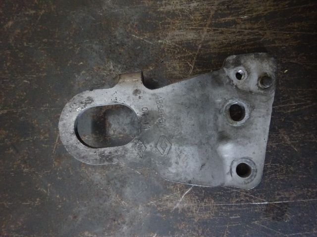 bontott RENAULT MASTER Motor Tartó Bak (Fém)