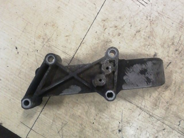 bontott RENAULT MASTER Motor Tartó Bak (Fém)