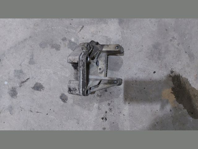 bontott RENAULT MASTER Motor Tartó Bak Jobb