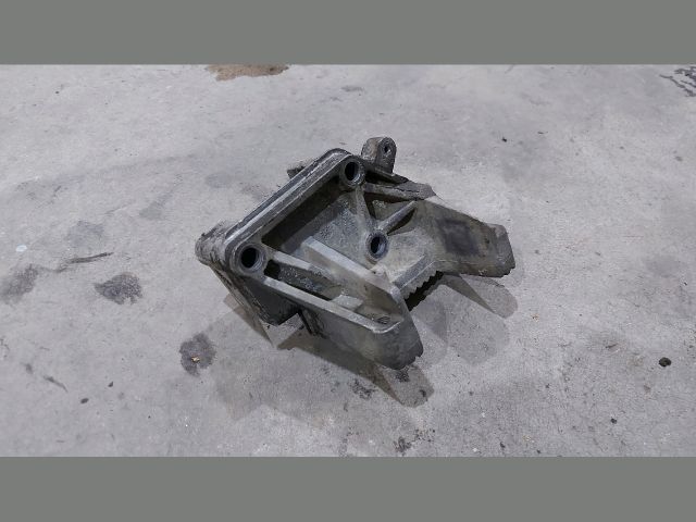 bontott RENAULT MASTER Motor Tartó Bak Jobb