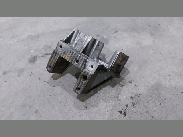 bontott RENAULT MASTER Motor Tartó Bak Jobb