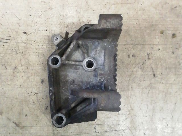 bontott RENAULT MASTER Motor Tartó Bak Jobb