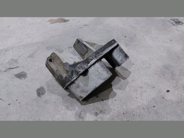 bontott RENAULT MASTER Motor Tartó Bak Jobb