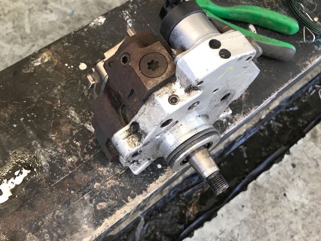 bontott RENAULT MASTER Nagynyomású Szivattyú