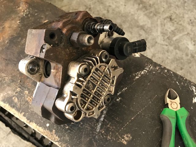 bontott RENAULT MASTER Nagynyomású Szivattyú