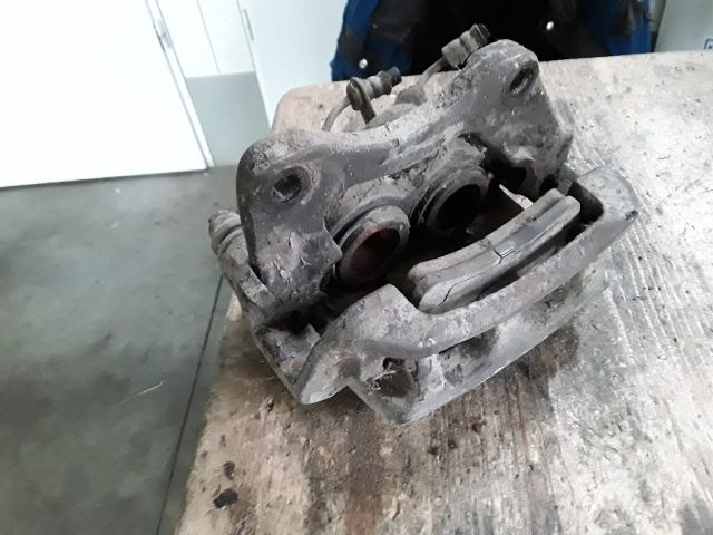 bontott RENAULT MASTER Jobb első Féknyereg Munkahengerrel