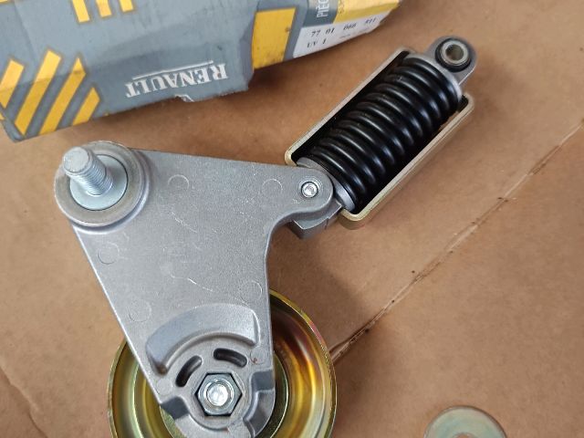 bontott RENAULT MASTER Szíjfeszítő Görgő