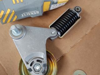 bontott RENAULT MASTER Szíjfeszítő Görgő