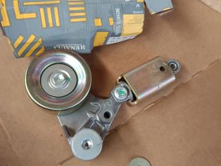 bontott RENAULT MASTER Szíjfeszítő Görgő