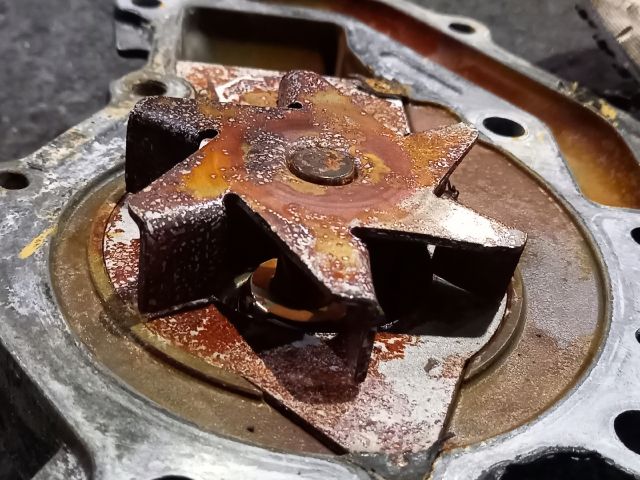 bontott RENAULT MASTER Vízpumpa