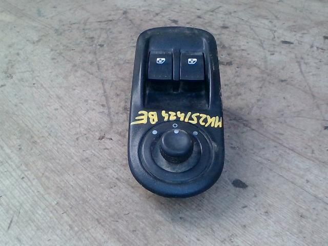 bontott RENAULT MASTER Bal első Ablakemelő Kapcsoló