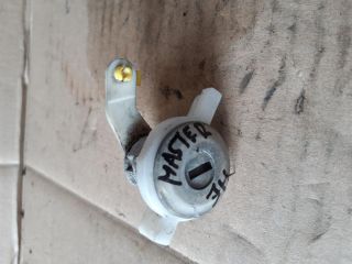 bontott RENAULT MASTER Csomagtérajtó Zárbetét