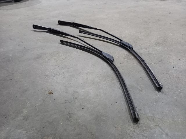 bontott RENAULT MASTER Első Ablaktörlő Kar