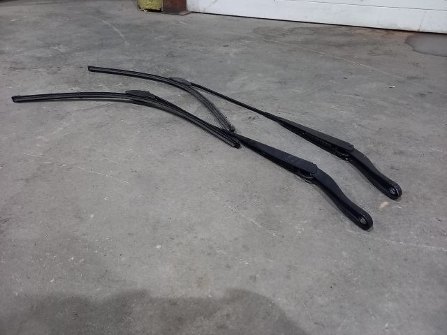 bontott RENAULT MASTER Első Ablaktörlő Kar