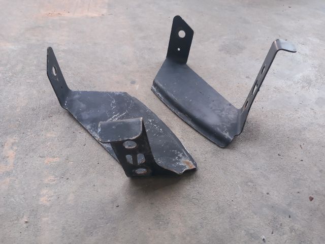 bontott RENAULT MASTER Első Lökhárító Tartó Felső