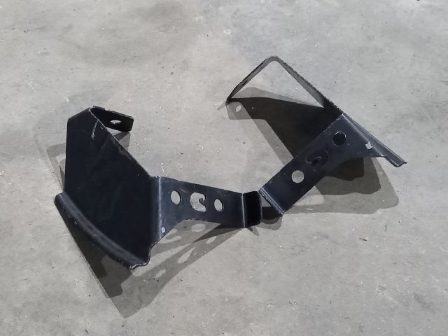 bontott RENAULT MASTER Első Lökhárító Tartó Felső