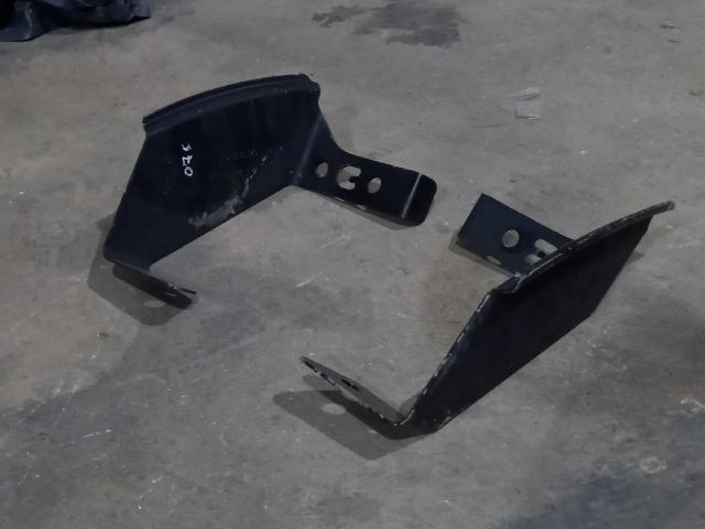 bontott RENAULT MASTER Első Lökhárító Tartó Felső