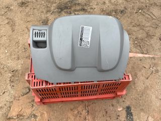 bontott RENAULT MASTER Felső Kormányoszlop Burkolat