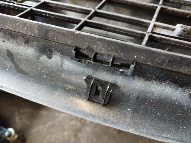 bontott RENAULT MASTER Hűtőrács