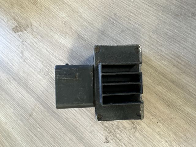 bontott RENAULT MASTER Izzító Relé