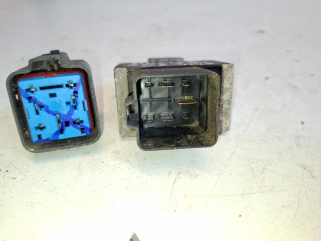 bontott RENAULT MASTER Izzító Relé