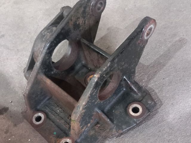 bontott RENAULT MASTER Jobb első Féltengely Tartó