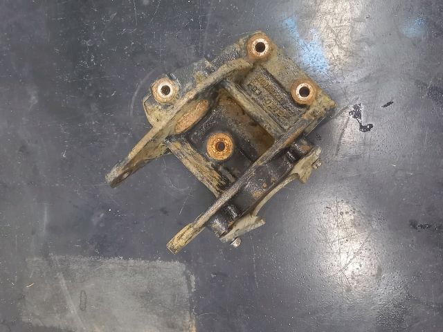 bontott RENAULT MASTER Jobb első Féltengely Tartó