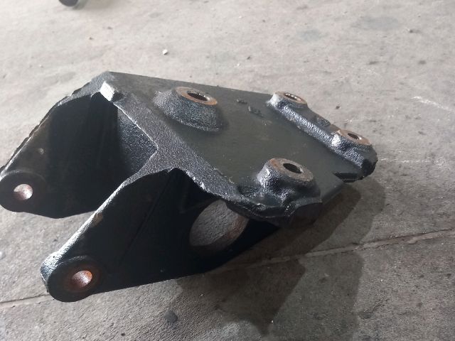 bontott RENAULT MASTER Jobb első Féltengely Tartó