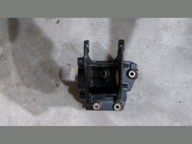 bontott RENAULT MASTER Jobb első Féltengely Tartó