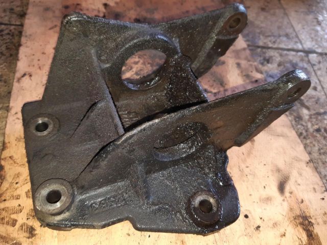 bontott RENAULT MASTER Jobb első Féltengely Tartó