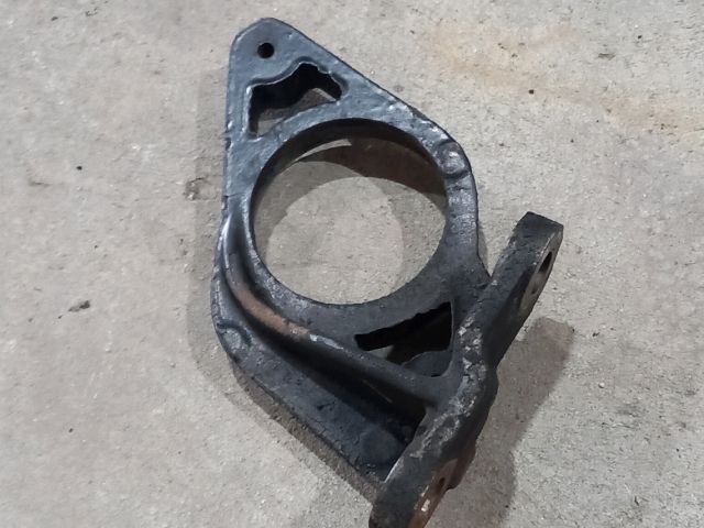 bontott RENAULT MASTER Jobb első Féltengely Tartó