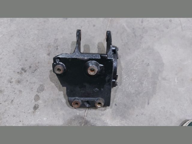 bontott RENAULT MASTER Jobb első Féltengely Tartó