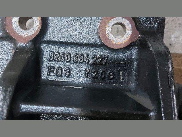 bontott RENAULT MASTER Jobb első Féltengely Tartó