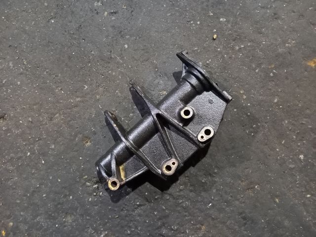 bontott RENAULT MASTER Jobb első Féltengely Tartó