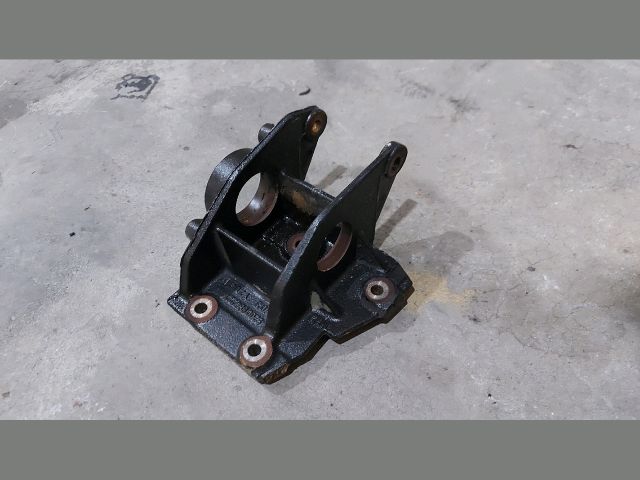 bontott RENAULT MASTER Jobb első Féltengely Tartó