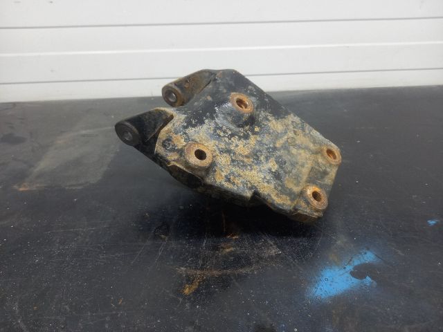 bontott RENAULT MASTER Jobb első Féltengely Tartó