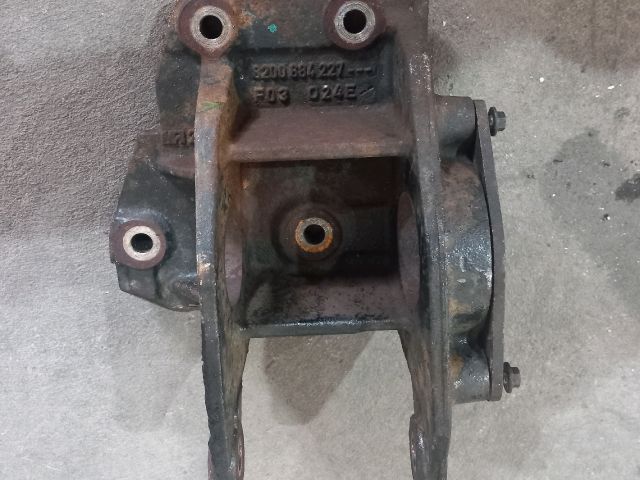 bontott RENAULT MASTER Jobb első Féltengely Tartó