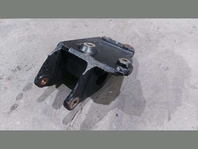 bontott RENAULT MASTER Jobb első Féltengely Tartó