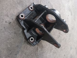 bontott RENAULT MASTER Jobb első Féltengely Tartó